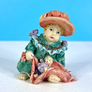 RARE Vintage 80s Beautiful Detail Little Girl w/ Baby Doll Resin Figure Figurine